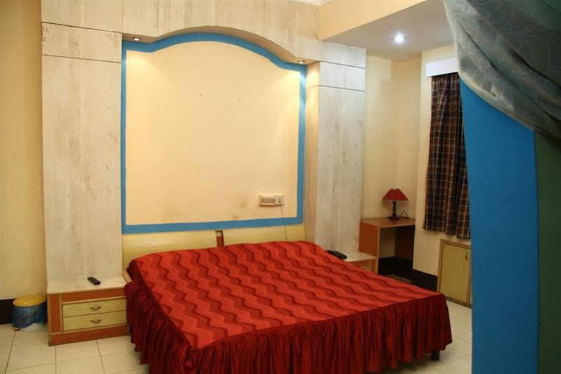 Hotel Blue Moon Guwahati Exterior foto